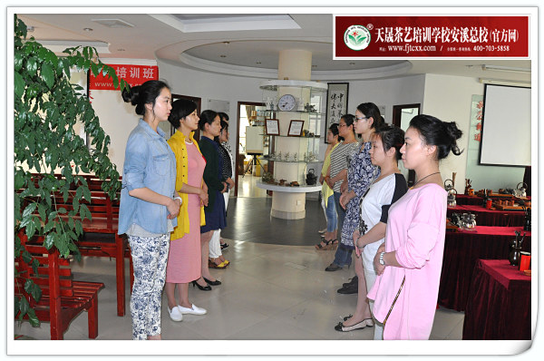 第85期天晟茶艺培训学校中国茶学系统培训班全体学员合照(图1)