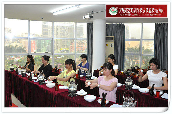 第86期天晟茶艺培训学校中国茶学系统培训班全体学员合照(图3)