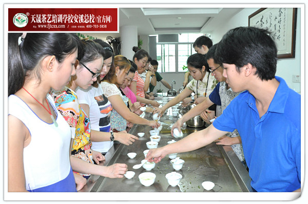 第87期天晟茶艺培训学校中国茶学系统培训班全体学员合照(图1)