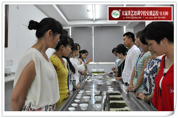 第88期天晟茶艺培训学校中国茶学系统培训班全体学员合照(图2)