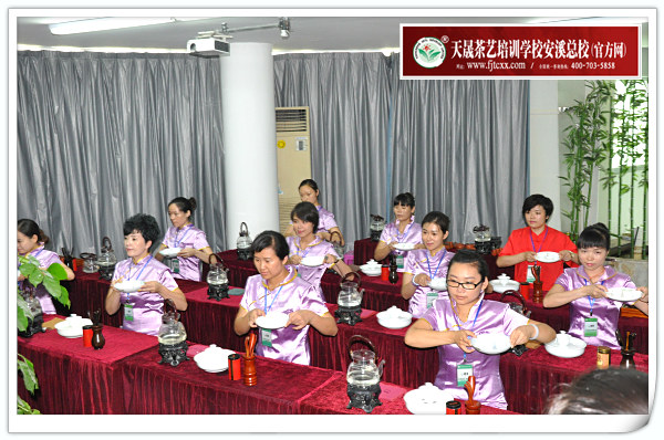 第88期天晟茶艺培训学校中国茶学系统培训班全体学员合照(图5)