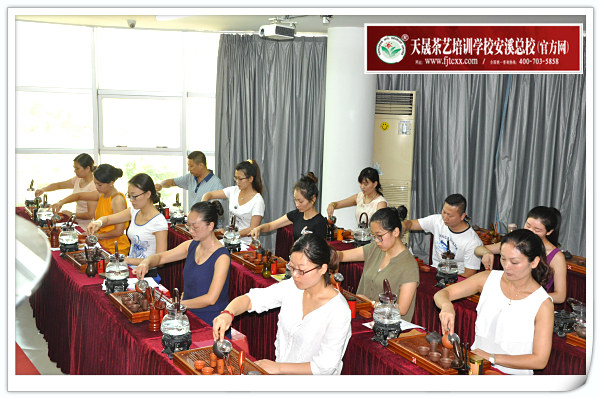 第89期天晟茶艺培训学校中国茶学系统培训班全体学员合照(图1)