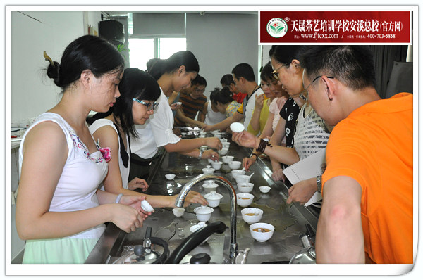 第90期天晟茶艺培训学校中国茶学系统培训班全体学员合照(图2)