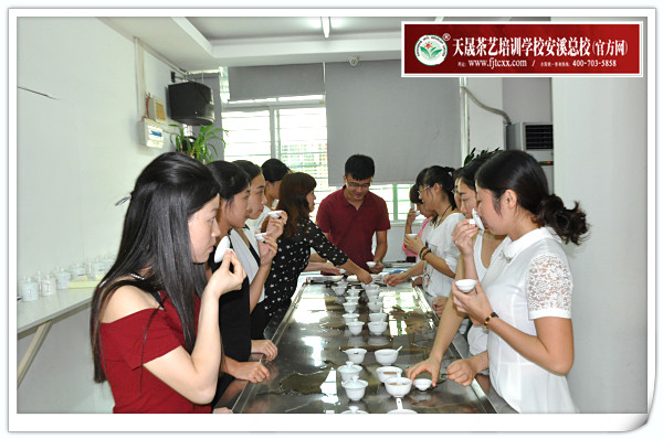 第92期天晟茶艺培训学校中国茶学系统培训班全体学员合照(图3)