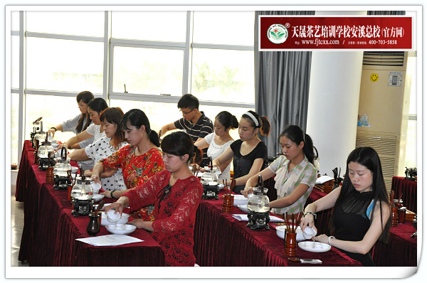 第92期天晟茶艺培训学校中国茶学系统培训班全体学员合照(图4)