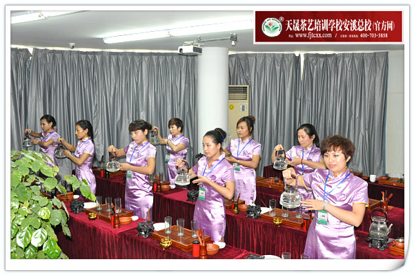 第93期天晟茶艺培训学校中国茶学系统培训班全体学员合照(图4)
