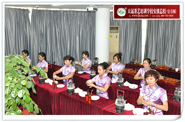 第93期天晟茶艺培训学校中国茶学系统培训班全体学员合照(图3)