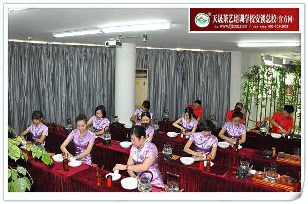 第95期天晟茶艺培训学校中国茶学系统培训班全体学员合照(图4)