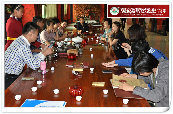 第96期天晟茶艺培训学校中国茶学系统培训班全体学员合照(图2)