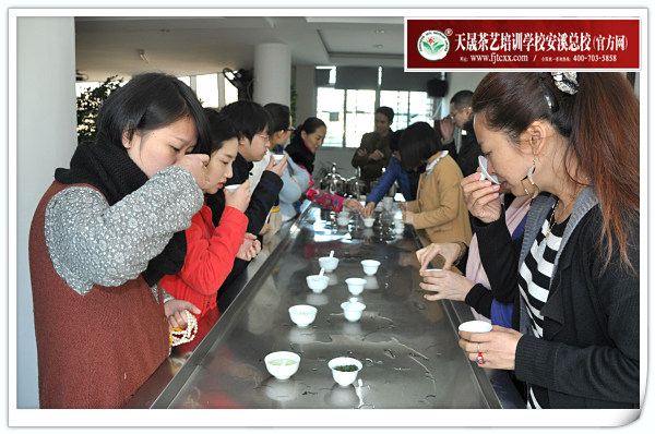 第97期天晟茶艺培训学校中国茶学系统培训班全体学员合照(图3)