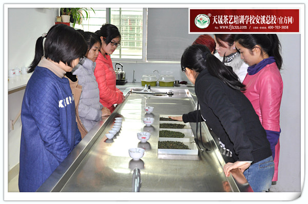 第98期天晟茶艺培训学校中国茶学系统培训班全体学员合照(图1)