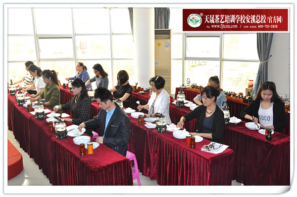 第100期天晟茶艺培训学校中国茶学系统培训班全体学员合照(图4)
