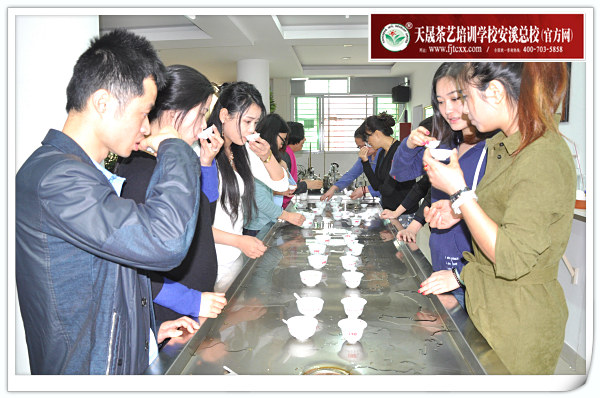 第100期天晟茶艺培训学校中国茶学系统培训班全体学员合照(图3)