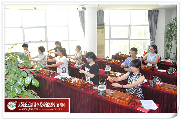 第105期天晟茶艺培训学校中国茶学系统培训班全体学员合照(图1)