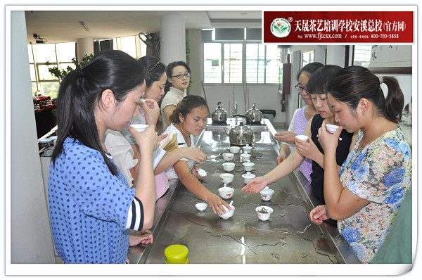 第107期天晟茶艺培训学校中国茶学系统培训班全体学员合照(图3)