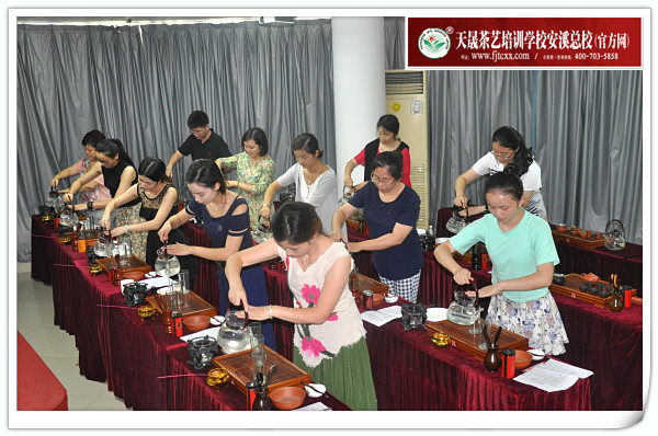 第108期天晟茶艺培训学校中国茶学系统培训班全体学员合照(图4)