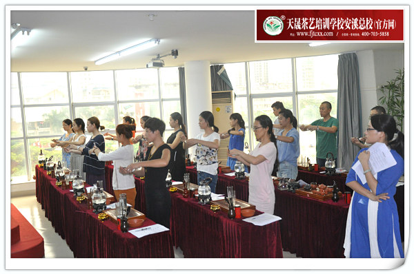 第109期天晟茶艺培训学校中国茶学系统培训班全体学员合照(图2)