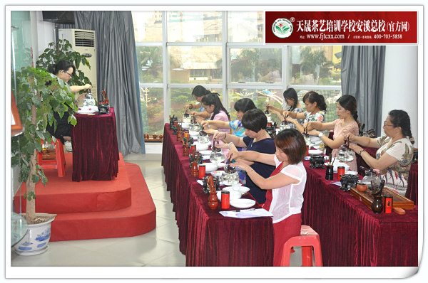 第110期天晟茶艺培训学校中国茶学系统培训班全体学员合照(图3)