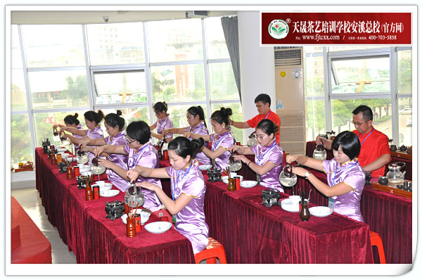第112期天晟茶艺培训学校中国茶学系统培训班全体学员合照(图4)