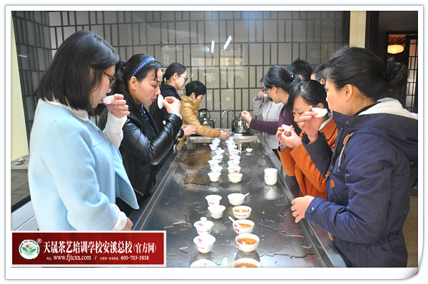 第114期天晟茶艺培训学校中国茶学系统培训班全体学员合照(图2)