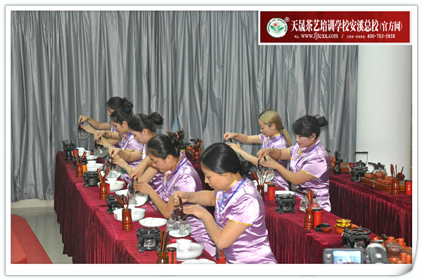 第113期天晟茶艺培训学校中国茶学系统培训班全体学员合照(图3)