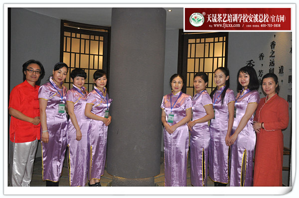 第114期天晟茶艺培训学校中国茶学系统培训班全体学员合照