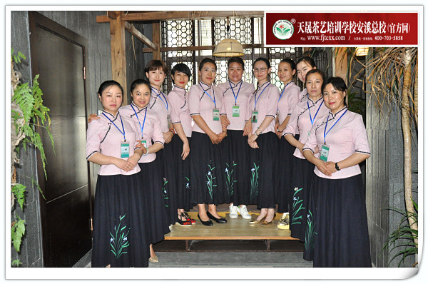 第118期天晟茶艺培训学校中国茶学系统培训班全体学员合照