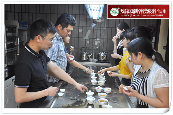 第119期天晟茶艺培训学校中国茶学系统培训班全体学员合照(图1)
