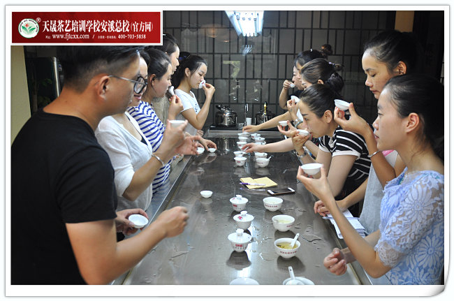 第121期天晟茶艺培训学校中国茶学系统培训班全体学员合照(图1)