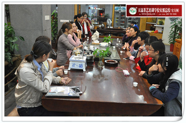 第125期天晟茶艺培训学校中国茶学系统培训班全体学员合照(图2)