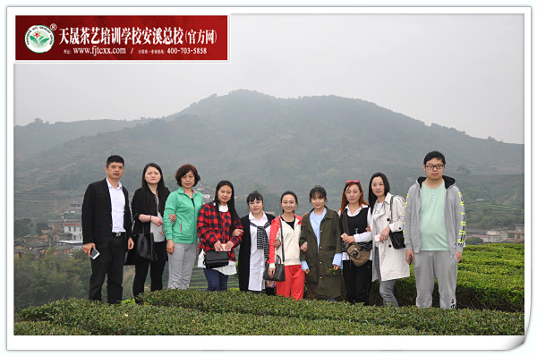 第129期天晟茶艺培训学校中国茶学系统培训班全体学员合照(图3)