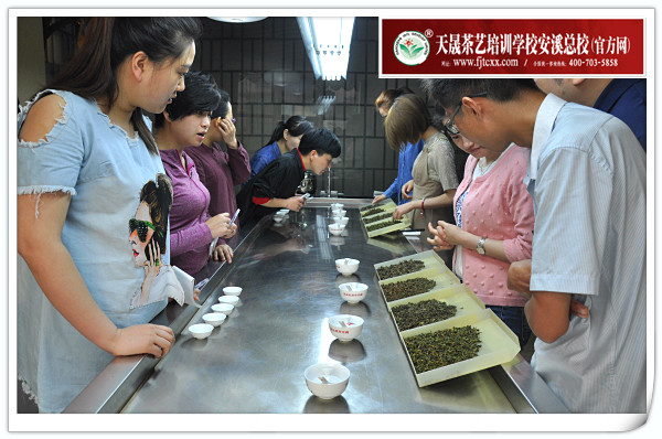 第130期天晟茶艺培训学校中国茶学系统培训班全体学员合照(图2)