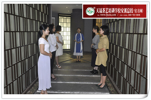 第135期天晟茶艺培训学校中国茶学系统培训班全体学员合照(图1)