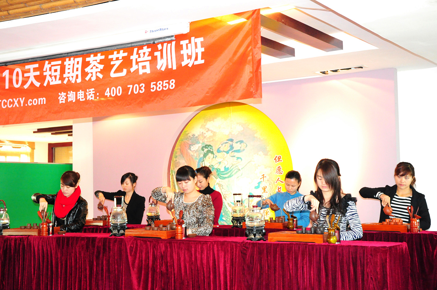 第25期天晟茶艺培训学校中国茶学系统培训班全体学员合照