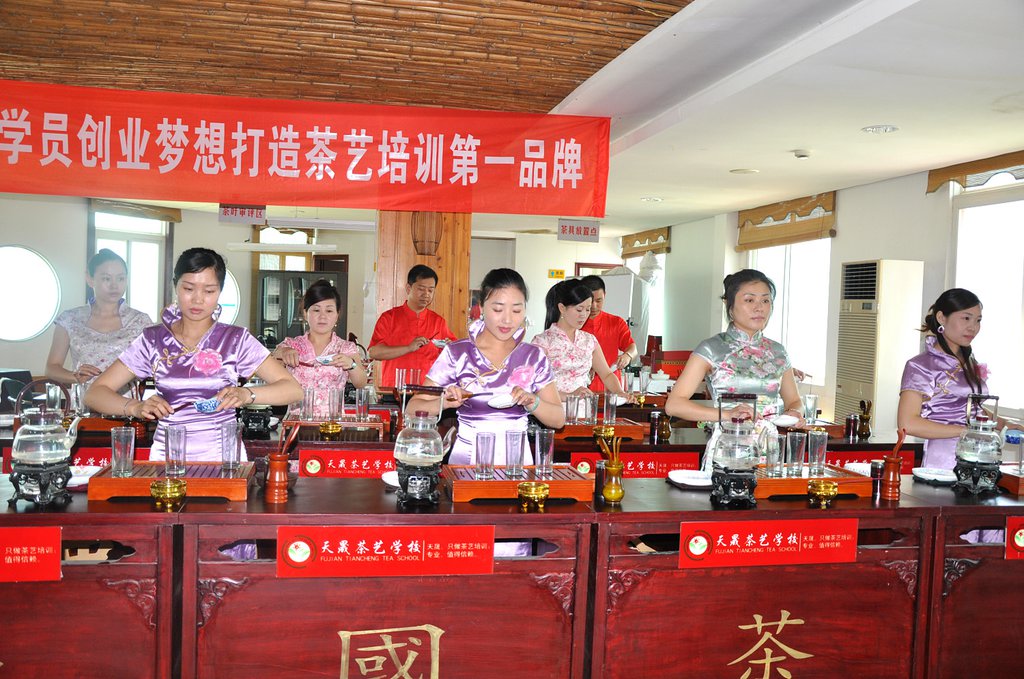 第31期天晟茶艺培训学校中国茶学系统培训班全体学员合照(图3)