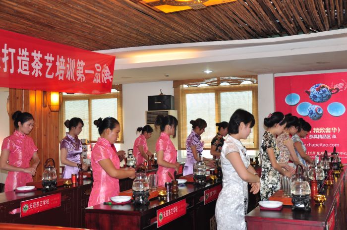 第35期天晟茶艺培训学校中国茶学系统培训班全体学员合照(图2)