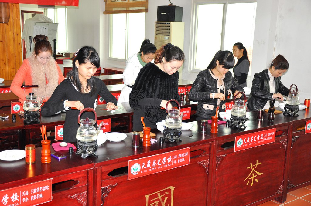 第44期天晟茶艺培训学校中国茶学系统培训班全体学员合照(图3)