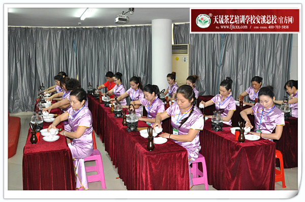 第82期天晟茶艺培训学校中国茶学系统培训班全体学员合照(图3)