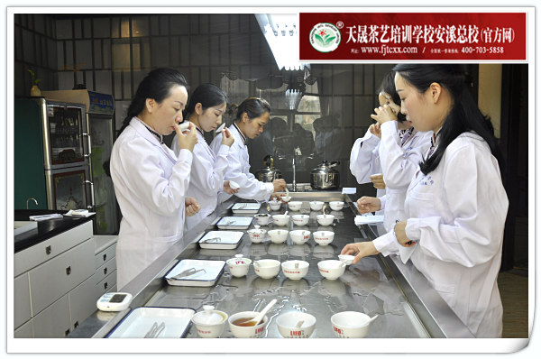 第142期天晟茶艺培训学校中国茶学系统培训班全体学员合照(图5)