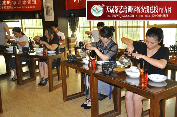 第145期天晟茶艺培训学校中国茶学系统培训班全体学员合照(图1)