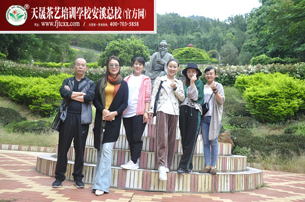 第147期天晟茶艺培训学校中国茶学系统培训班全体学员合照(图4)