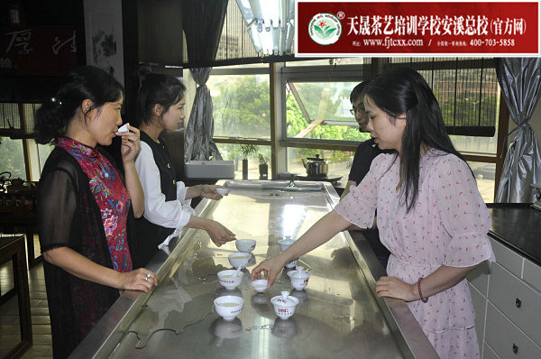第154期天晟茶艺培训学校中国茶学系统培训班全体学员合照(图5)