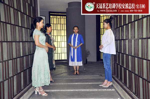 第154期天晟茶艺培训学校中国茶学系统培训班全体学员合照(图2)