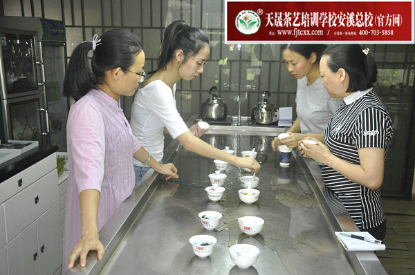 第155期天晟茶艺培训学校中国茶学系统培训班全体学员合照(图3)