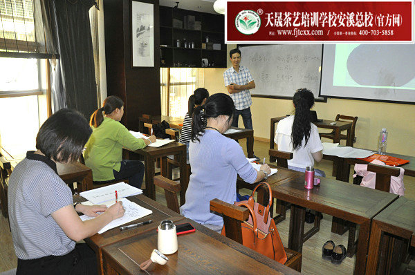 第156期天晟茶艺培训学校中国茶学系统培训班全体学员合照(图1)