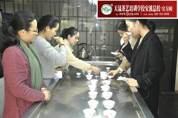 第158期天晟茶艺培训学校中国茶学系统培训班全体学员合照(图2)
