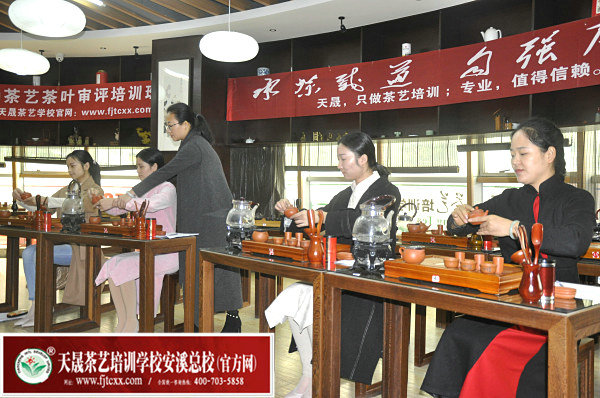 第158期天晟茶艺培训学校中国茶学系统培训班全体学员合照(图1)