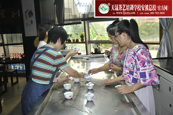 第160期天晟茶艺培训学校中国茶学系统培训班全体学员合照(图3)