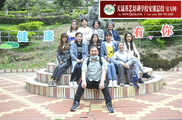 第165期天晟茶艺培训学校中国茶学系统培训班全体学员合照(图3)