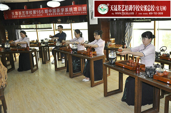 第166期天晟茶艺培训学校中国茶学系统培训班全体学员合照(图5)